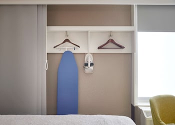 Standard Room, 1 King Bed, Accessible (Mobility & Hearing, Roll-in Shower)