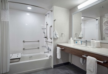 Standard Room, 1 King Bed, Accessible, Bathtub (Mobility & Hearing)