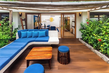 Premium Room, 1 King Bed, Pool Access