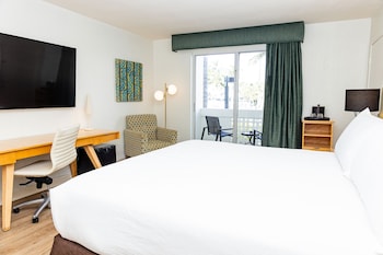 Superior Room, 1 King Bed, Balcony
