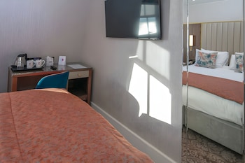 Standard Room, 1 Queen Bed