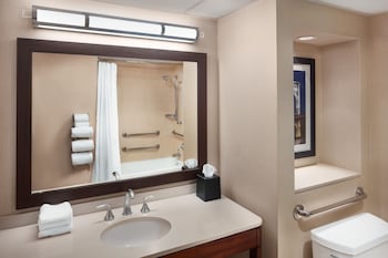 Room, 1 King Bed, Mobility Accessible, Non Smoking (Corner)
