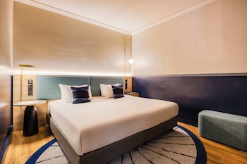 Premium Room, 1 King Bed with Sofa bed