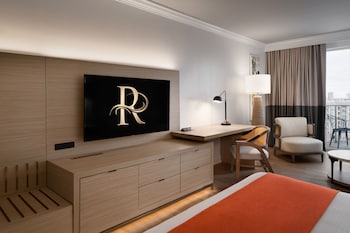 Junior Suite with Balcony, Riverview, 1 King bed