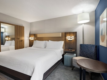 Standard Room, 1 King Bed (Walk-In Shower)