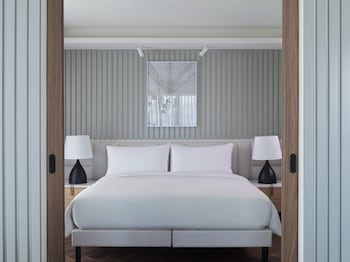 Corner Suite with 1 King Bed