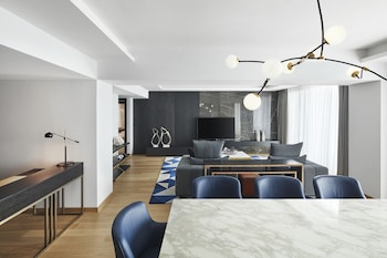 Acropolis Suite with 1 King Bed