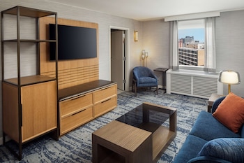 Suite, 1 Bedroom, Accessible (Roll In Shower)