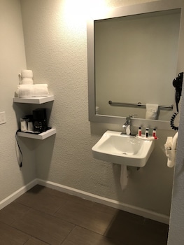 Room, 1 Queen Bed, Accessible, Non Smoking (Roll-In Shower)