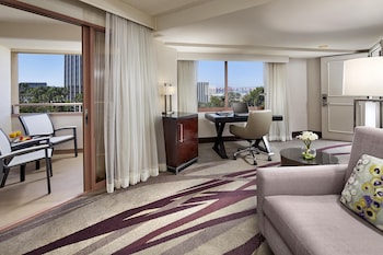 Room, 1 King Bed, Balcony, Corner