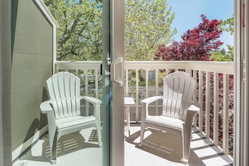 Superior Room, 1 King Bed, Patio, Corner