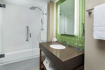 Premium Room, 1 King Bed (Hearing Accessible)