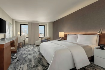 Premium Room, 1 King Bed (Hearing Accessible)