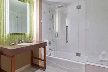 Deluxe Room, 2 Queen Beds (Mobility/Hearing Accessible, Tub)