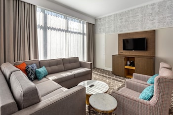 2 BEDROOM 2 KING SUITE