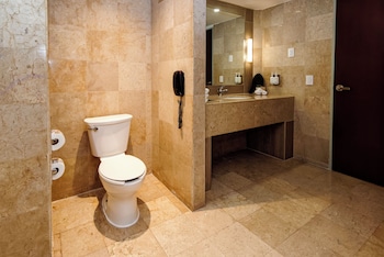 Standard Room, 2 Queen Beds (Walk-In Shower)