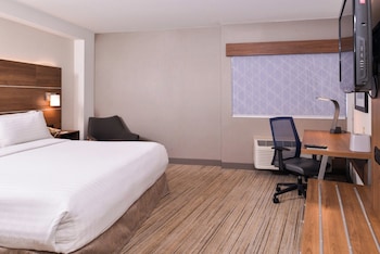 Standard Room, 1 King Bed, Courtyard View