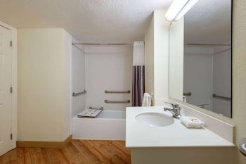 Room, 2 Double Beds, Accessible, Non Smoking (Mobility/Hearing/Tub w/Grab Bars)