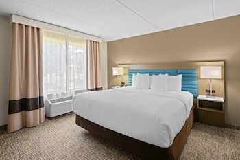 Suite, Non Smoking (1 King Bed, 2 Queen Beds, Upgrade)