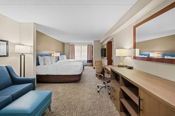 Suite, Non Smoking (1 King Bed, 2 Queen Beds, Upgrade)
