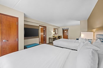 Suite, Non Smoking (1 King Bed, 2 Queen Beds, Upgrade)