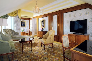 Suite, 1 Bedroom, Non Smoking (Penthouse Suite, Large Balcony, Opera View)
