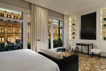 Grand Room, 1 King Bed