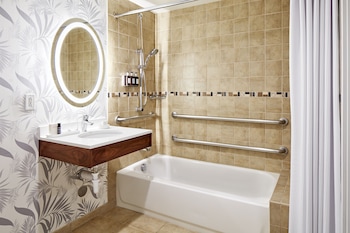 Standard Room, 1 King Bed, Accessible, Bathtub