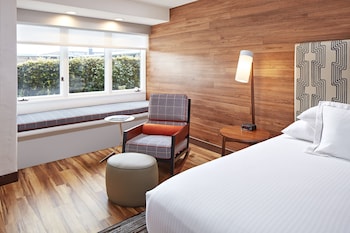 Standard Room, 1 King Bed