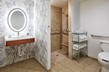 Standard Room, 2 Queen Beds, Accessible (Roll in Shower)