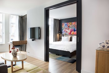 Suite, 1 King Bed, City View