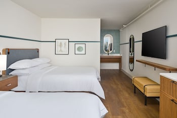 Room, 2 Queen Beds, Garden View