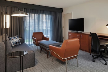 Suite, 1 Bedroom, Hearing Accessible (Mobility Accessible with Bathtub)