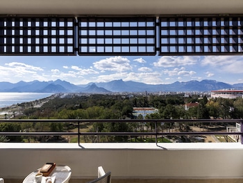 Standard Room, 2 Twin Beds, Partial Sea View