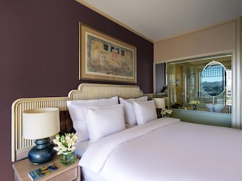 Comfort Room, 1 Double Bed with Sofa bed, City View
