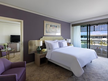 Family Terrace Suite King Bed, Land View