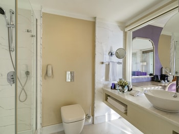 Comfort Room, Multiple Beds, Sea View