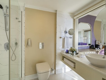 Comfort Room, Multiple Beds, Sea View