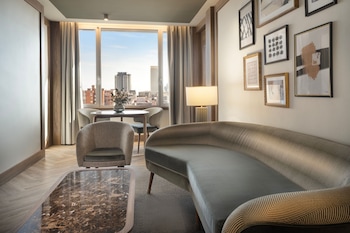 Suite, 1 King Bed with Sofa bed