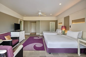 Laguna Pool View Twin Room