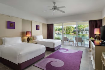 Laguna Pool Access Twin Room