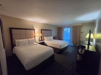 Room, 2 Double Beds, Non Smoking, Pool View