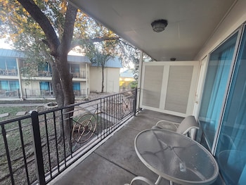 Room, 2 Double Beds, Non Smoking, Pool View