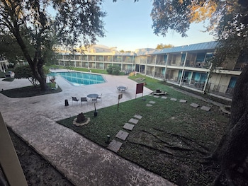 Room, 2 Double Beds, Non Smoking, Pool View
