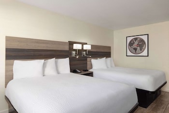 Room, 2 Queen Beds, Non Smoking