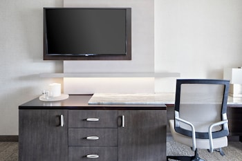 Room, 1 King Bed (Hearing Accessible)