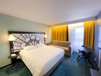 Family Room, Multiple Beds (Classic)
