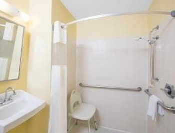 Room, 1 Queen Bed, Accessible, Non Smoking (Mobility)
