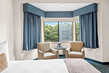Standard Room, 2 Queen Beds, Bathtub