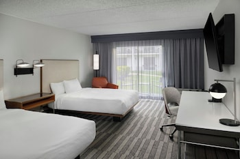 Room, 2 Queen Beds, Accessible Bathtub